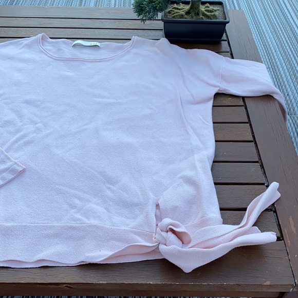 Lovely - Picture 3 of 7